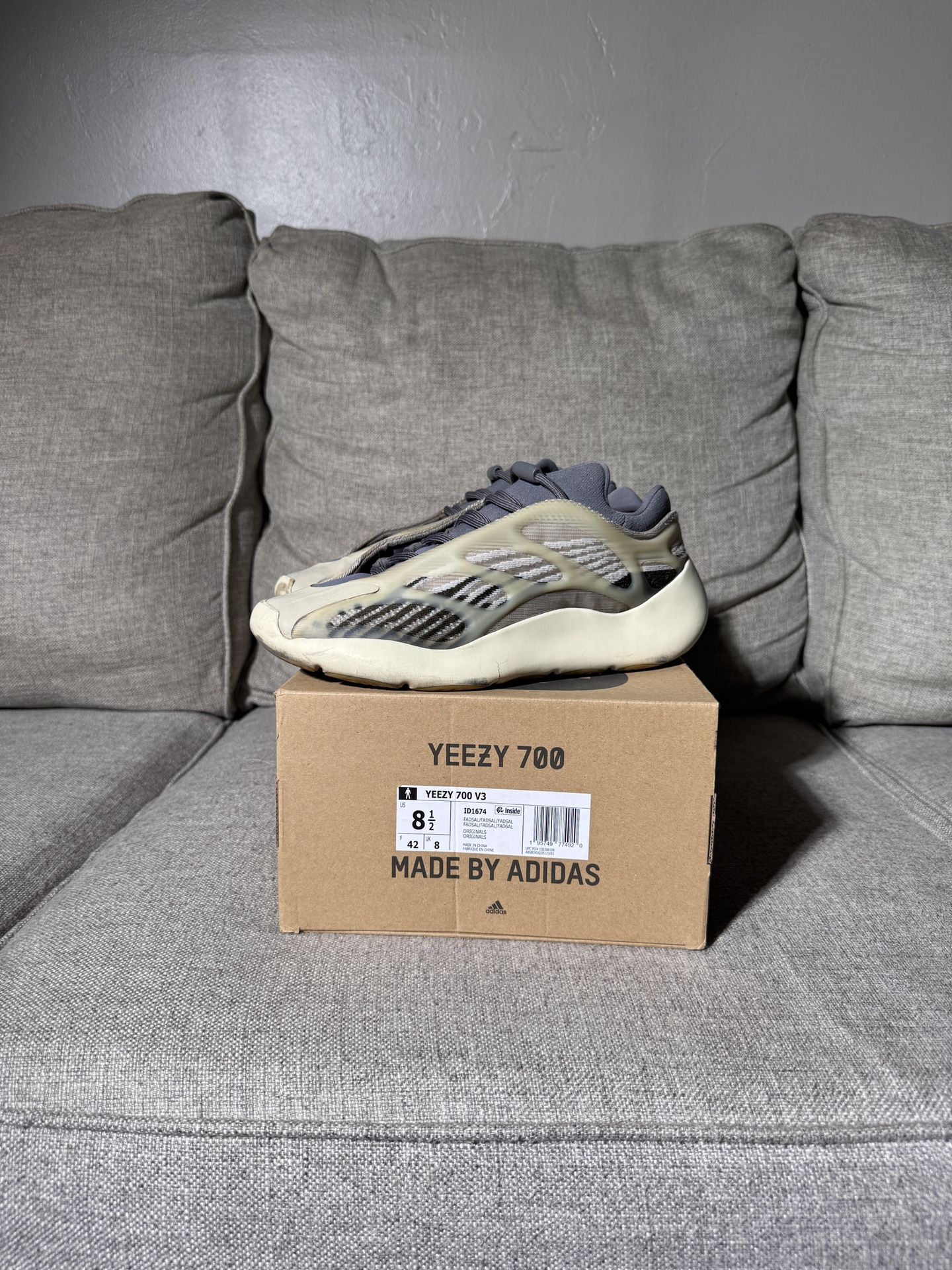 Yeezy 700 V3 Size 8.5 Fade Salt