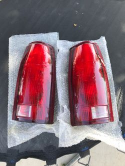 1995-99 suburban tail lights