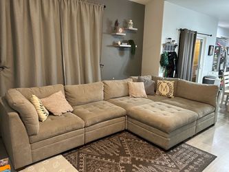 Sectional Couch w/ Ottoman