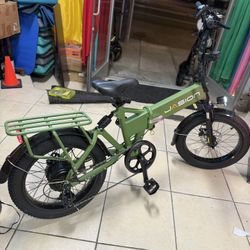 JASION EB72.0 PEAK 1200W-SPEED 28MPH  It features a powerful 1200W peak brushless hub motor, reaching a max speed of 28 MPH.  The bike is foldable and