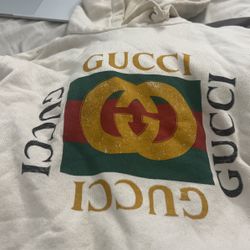 Gucci HOODIE WHITE SELLS FOR 1,350 BRAND NEW, PRICE IS NEGOTIABLE 