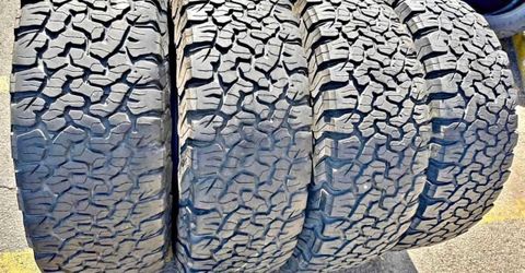 245/75/17 BFGOODRICH KO2 TIRES CON 70% de vida las 4