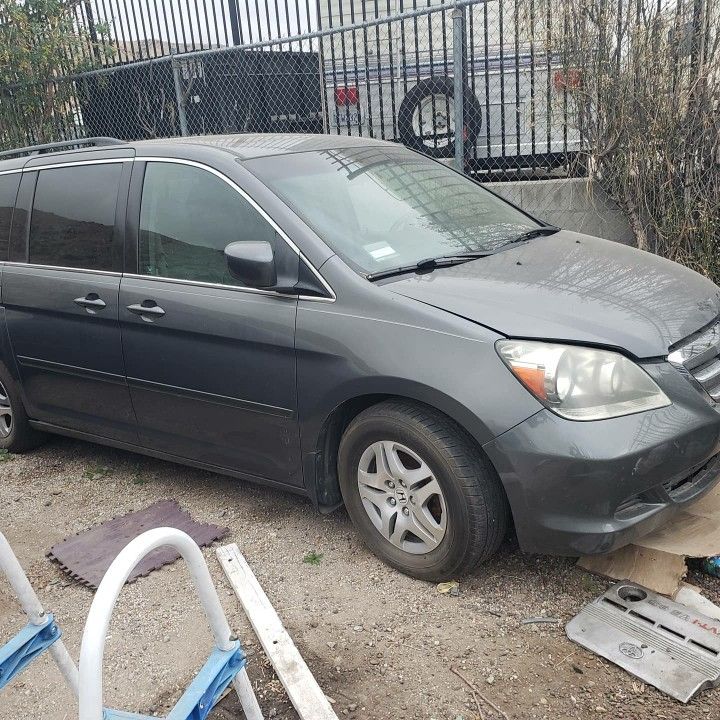 A Mitad De Precio Las Partes De Este Carro