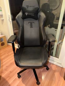 Secretlab Titan Gaming Chair