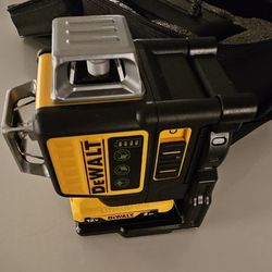 Dewalt laser level 3-Way with battery and charger 