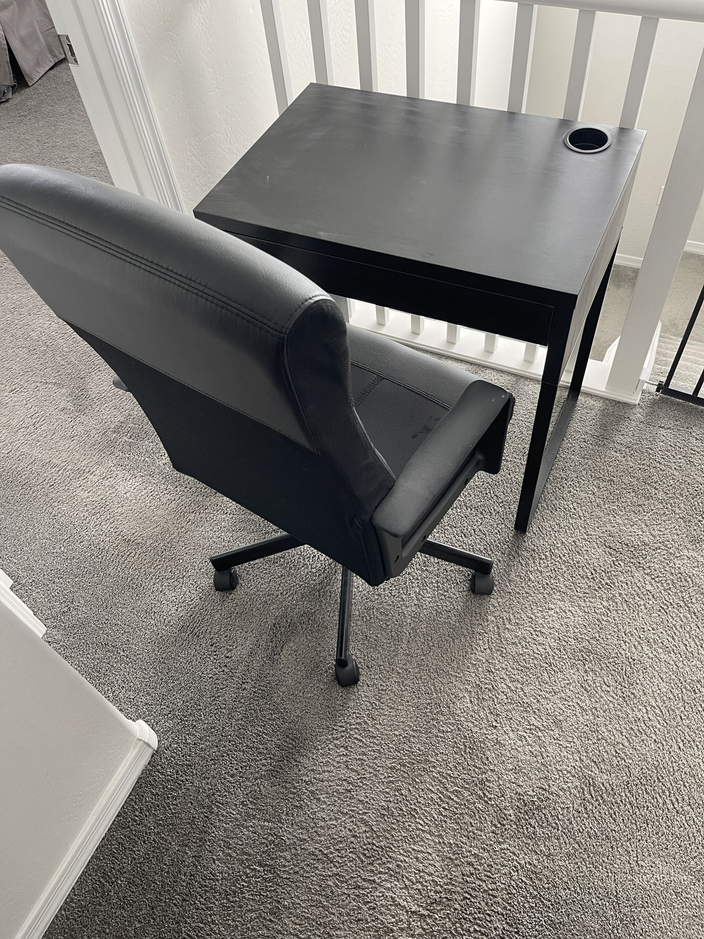 Small Personal Work/school Desk. Do Not Contact Unless You Can Do Full Offer