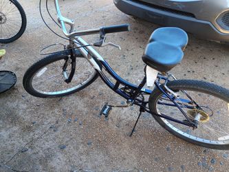 A girl's beach cruiser 26 in