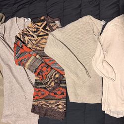 Lot 5 Sweaters- Medium