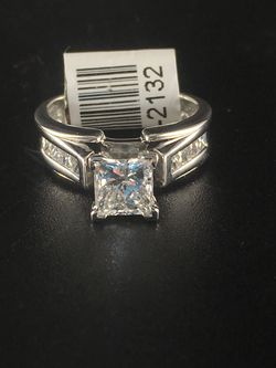 Woman's diamond wedding ring