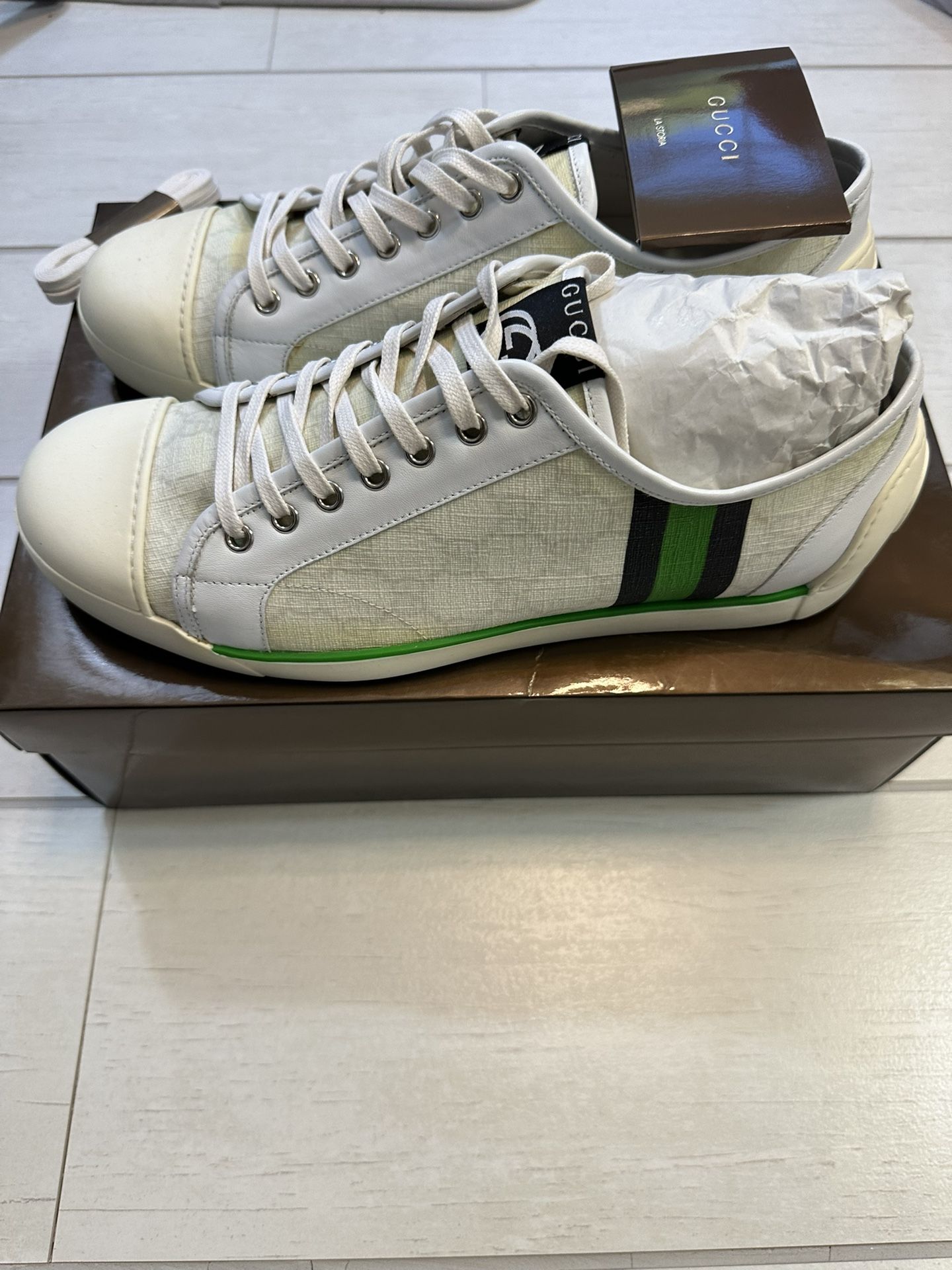 Gucci Men’s White and Green - Navy Accent - Sneakers