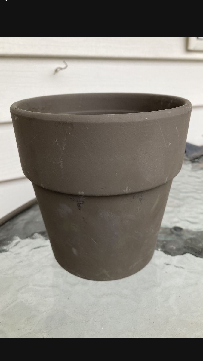 Camp Green Clay Flower Pot