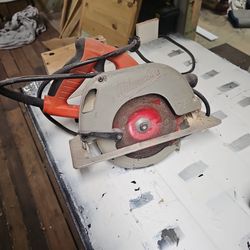 Milwaukee Circular Saw 