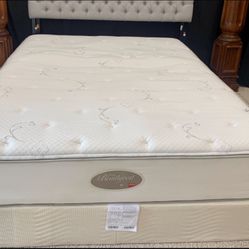 NICE 🌟QUEEN🌟 MATTRESS 🌟AND BOXSPRING 
