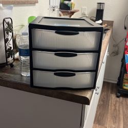 3 plastic drawers