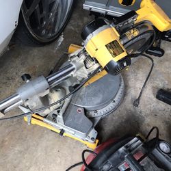 Dewalt 12” Dual Bevel Sliding Compound Miter Saw