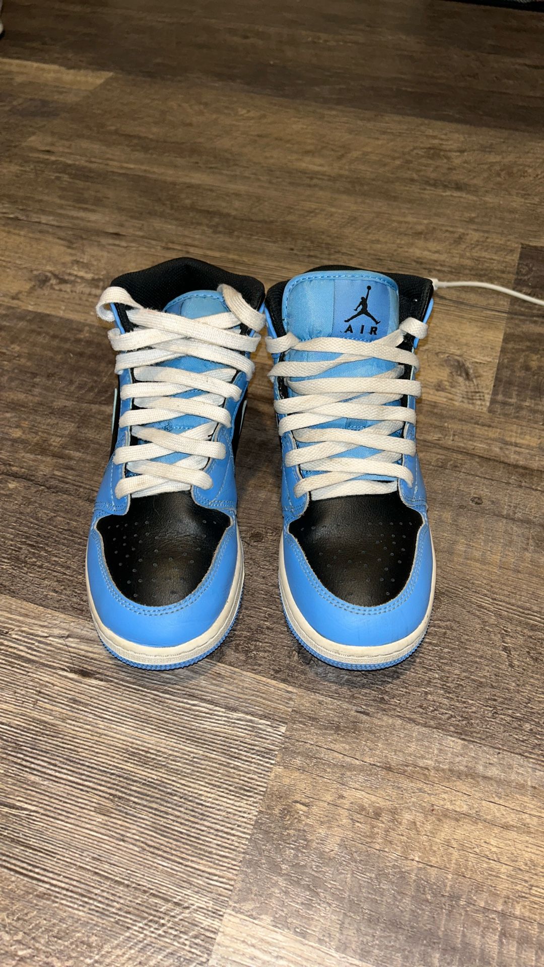 Jordan 1 Mid University Blue Black