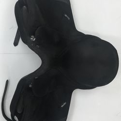 SADDLE - WINTECH 18” Dressage Saddle