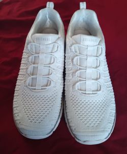 Women's Skechers Sneakers (size 9.5 )