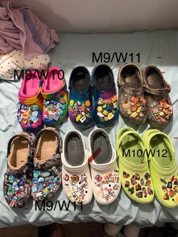 Crocs Classic Lined Clogs with Jibbitz – Lot of 6