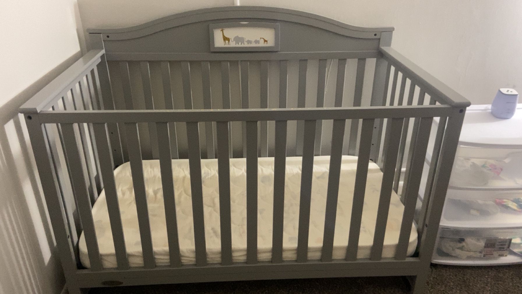 Graco 5 in 1 crib no mattress