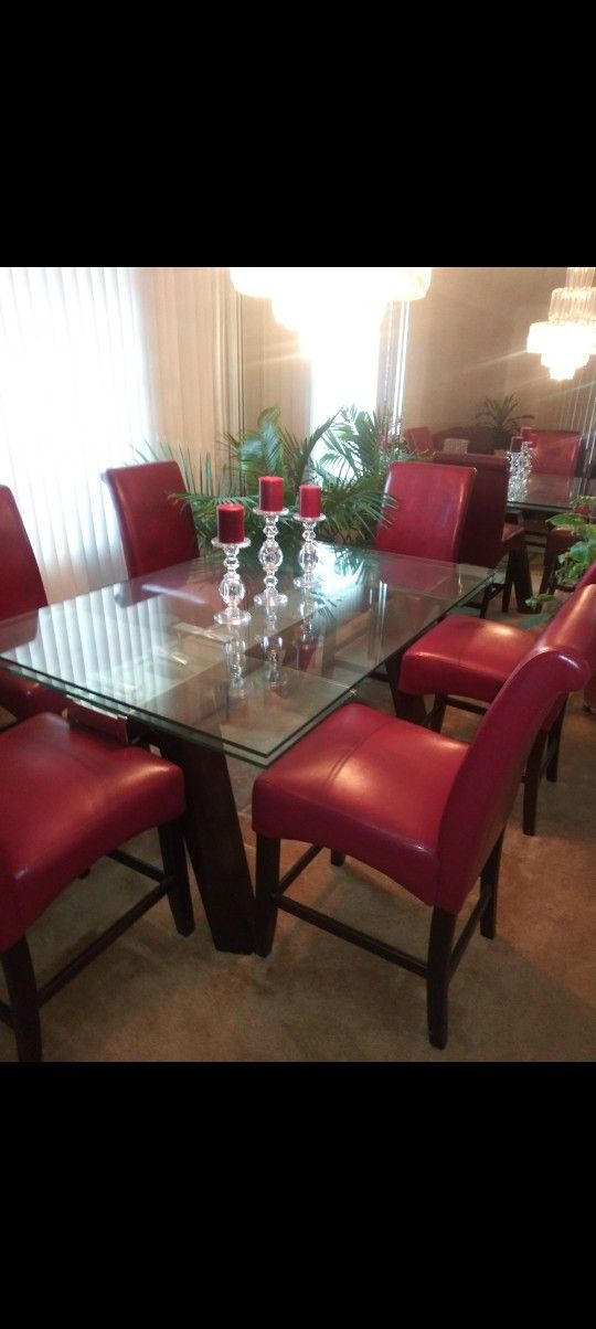 Extendable Glass Dining Room Table.