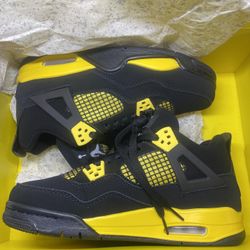 Jordan 4 Retro Size 6.5 Men 8 Woman’s 
