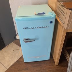 Mini Fridge 