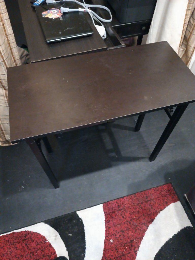 Small Collapsible Table/Computer Desk Need Gone Asap Best Offer