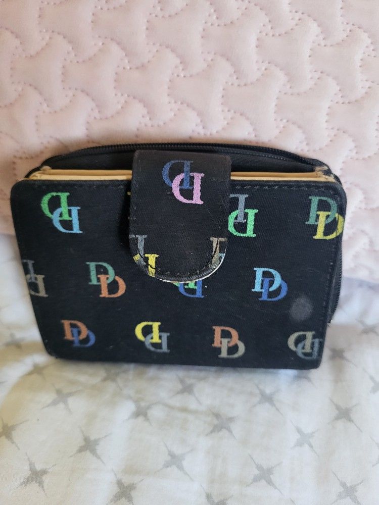 Nice Dooney N Bourke Wallet