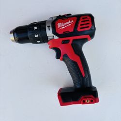 Milwaukee 18V Cordless 1/2 in. Hammer Drill/ Driver (TOOL ONLY/SOLO LA HERRAMIENTA)