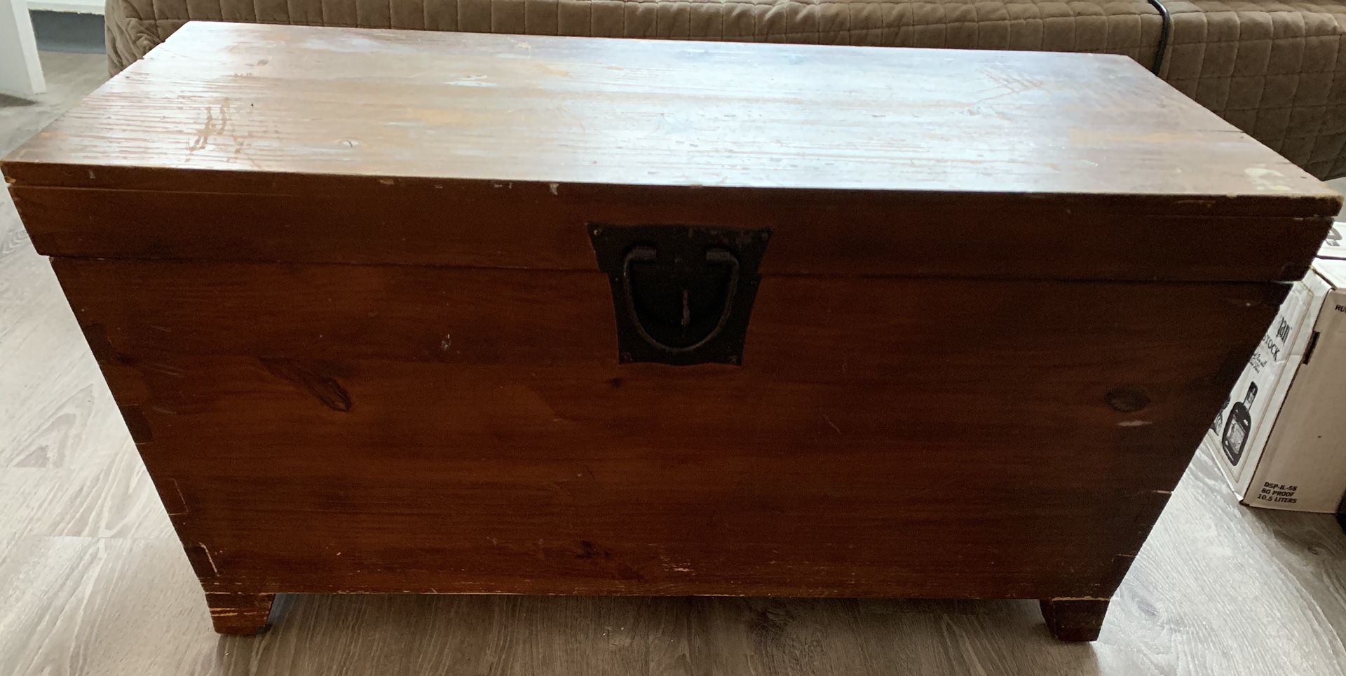 DIY Project: Solid Wood Trunk for Storage or Use as Coffee Table