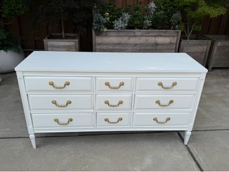 REFINISHED white dove 🕊️100% 🪵dresser+dovetails drawers+new hardware $499 CAN DELIVER!