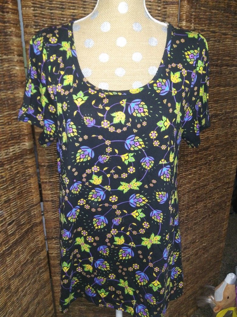 LulaRoe Women's Size XL Black Multicolored Floral Scoop Neck Tunic Top
Excellent Condition!!
**Bundle and save with combined shipping**