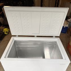 Chest Freezer - 10.2 Cu Ft