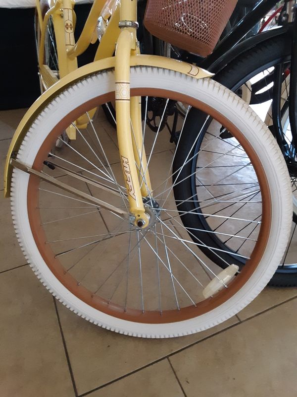 pale yellow Women's bicycle Huffy beach cruiser for Sale in Phoenix, AZ