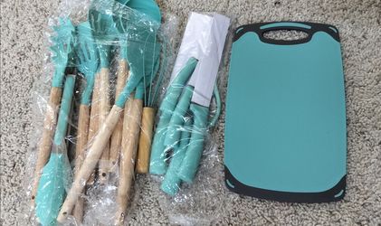 Silicone Kitchen Utensil and Knife Set with Cutting Board / see discription