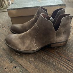 Sz 8 Born Bootie