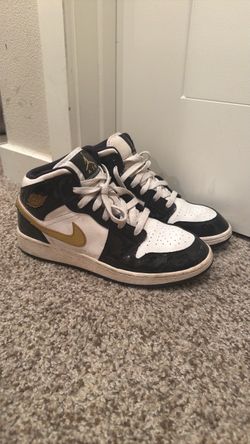 Black/Gold Jordan’s