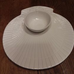 Clam Platter With Dip Bowl Attached