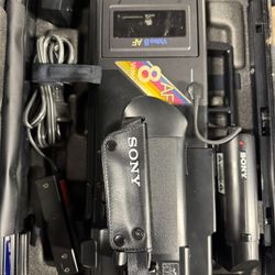 Sony 8mm Sony CCD-V8AF 8mm Video Camera Recorder Bundle