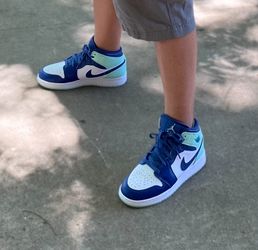 Kids Air Jordan 1 Mid Shoes