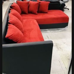 SECTIONAL BLACK AND RED (BRAND New )