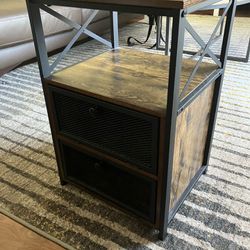 Pair of nightstand / end tables