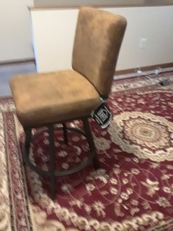 Counter chair.does turn around.