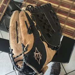 BASEBALL GLOVE 14” GREAT CONDITIONS ADULTS RIGHT HAND 