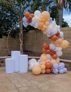 Balloon Garland And Cylinder Cake Stand 