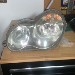 W203 C230 Headlights and Bulbs