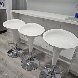 White BAR STOOLS. Set Of 2 🔥🔥 NEW IN BOX!!!