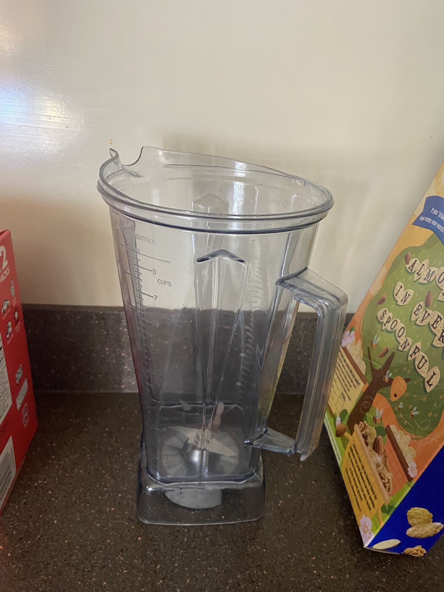 LOW PRICE MOVING- VITAMIX BLENDER JAR WITH BLADE