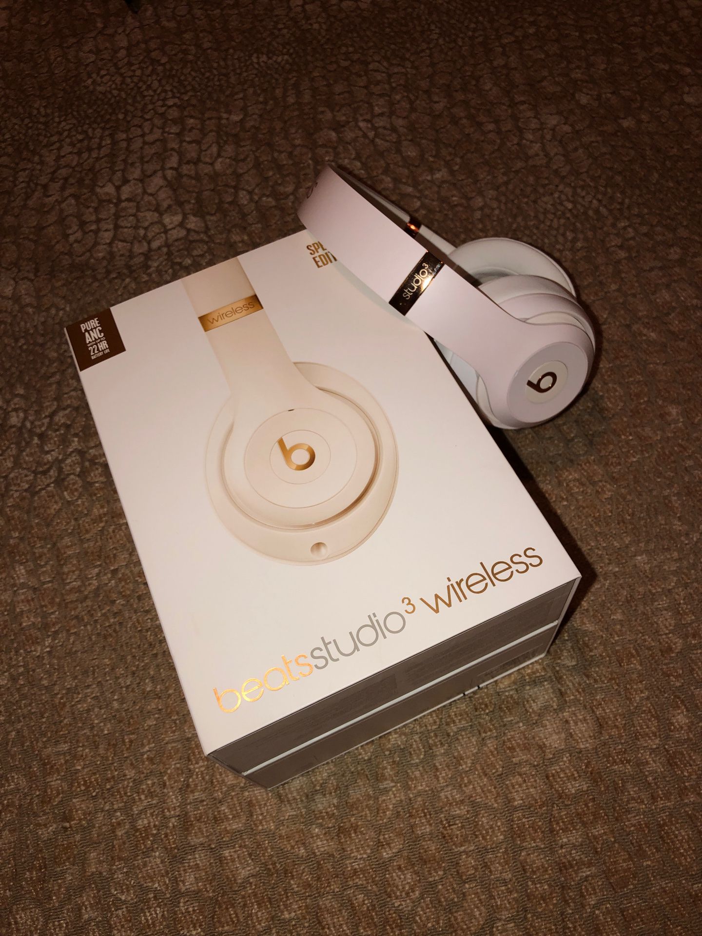 (best offer) NEW Opened - Limited Edition- Beats Studio 3 Wireless Headphones